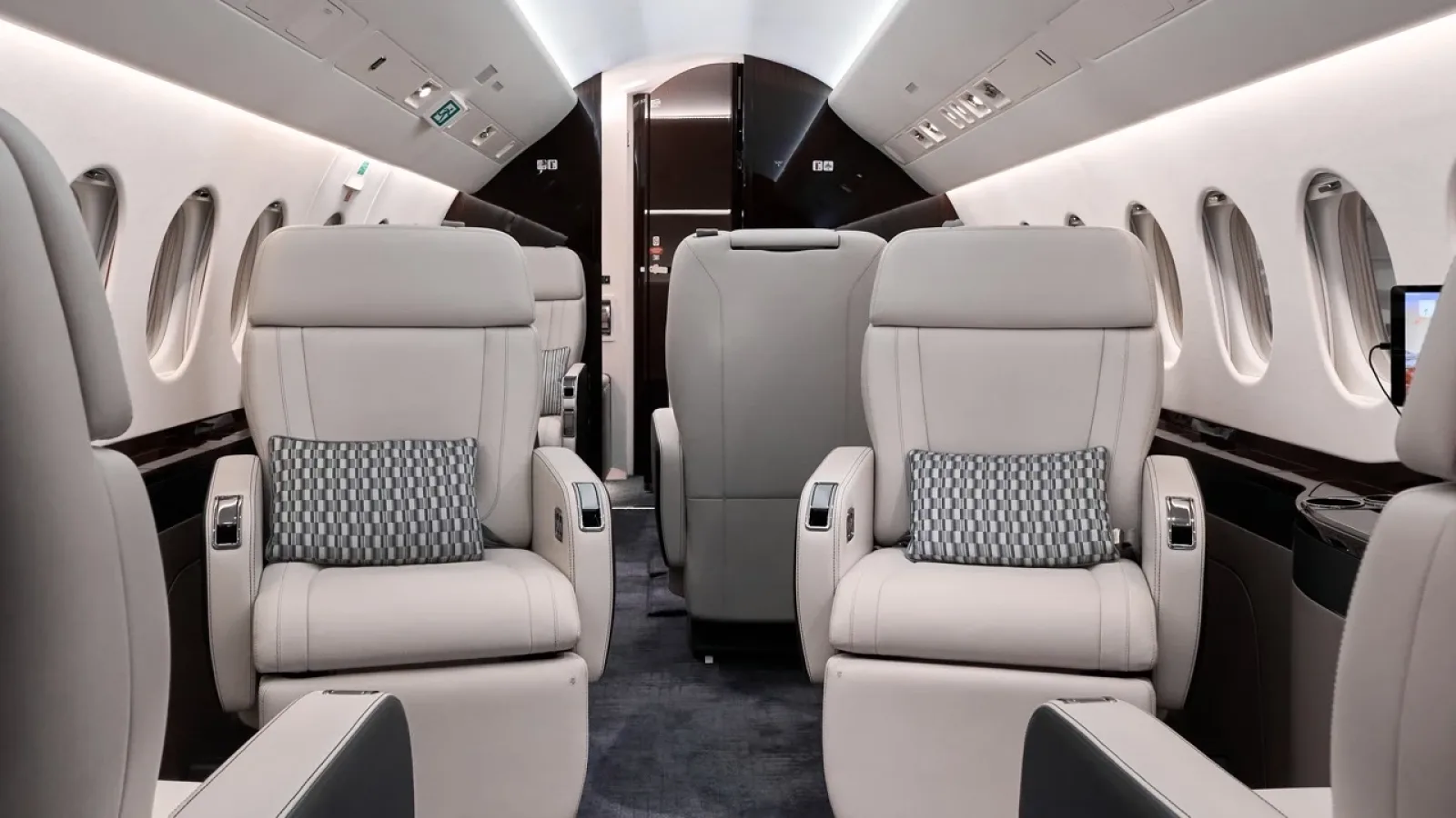 Falcon 2000LXS